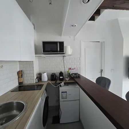 Cosy 1-bedroom - 17 Apartment *