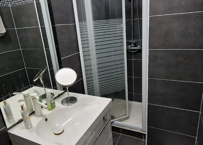 Cosy 1-bedroom - 17 Apartment