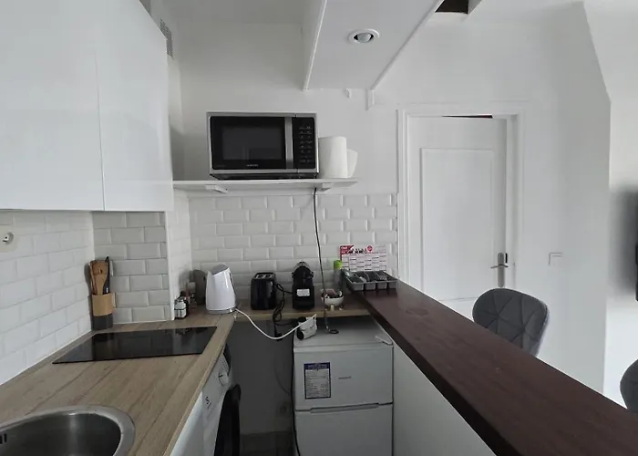 Cosy 1-bedroom - 17 Apartment *